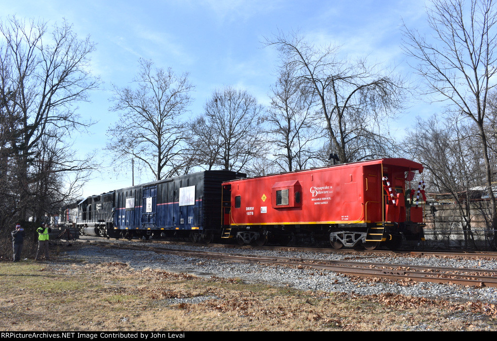 TFT train heading away from Franklin Avenue